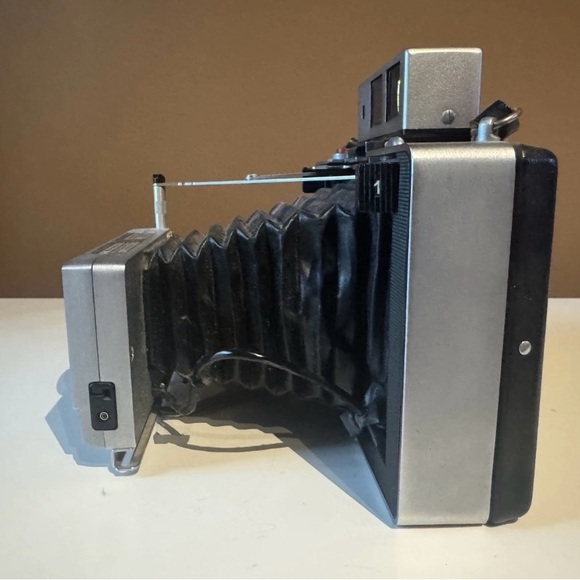 Antique Polaroid 250 Camera #vintagecameras #photography #antique 📷 - Picture 3 of 5